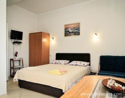 Apartmaji Busola, , zasebne nastanitve v mestu Tivat, Črna gora - 1 (2)